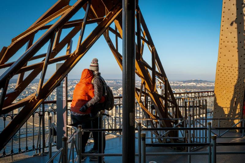 Paris: Illumination Tour and Eiffel Tower 3rd Floor (Reserved Access)