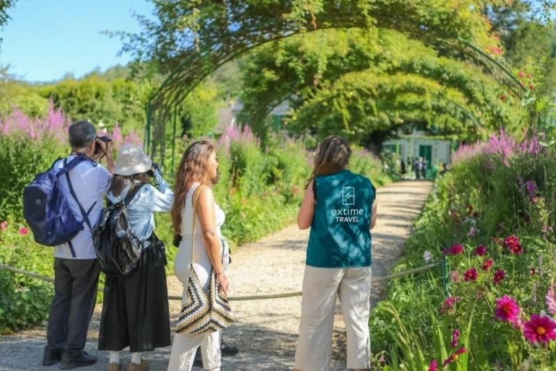 From Paris: 7 Days 6 Nights Guided Multiday Package