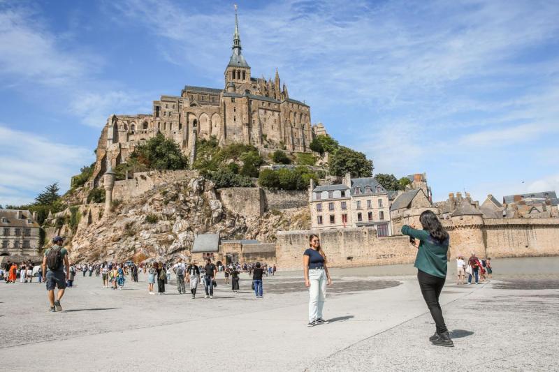 From Paris: 6 Days 5 Nights Guided Multiday Package