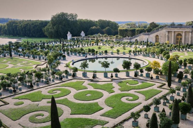 From Paris: 6 Days 5 Nights Guided Multiday Package