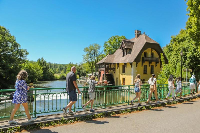 From Paris: 5 Days 4 Nights Guided Multiday Package