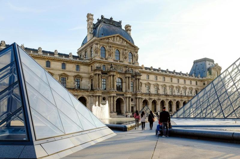Paris: Guided Visit of the Louvre Museum + Orsay Museum Ticket