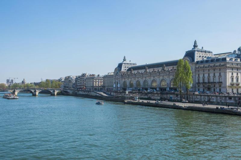 Paris: Walk Through Masterpieces in Louvre Skip-the-Line and Orsay Museum Ticket