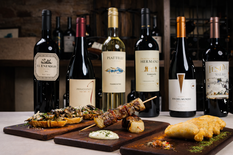 Tasting of Regional Wines in El Querandi