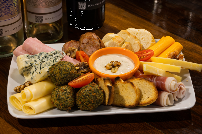 Wine Tasting with Tapas at Encuentro Nativo, a Historic Tenement in Caminito