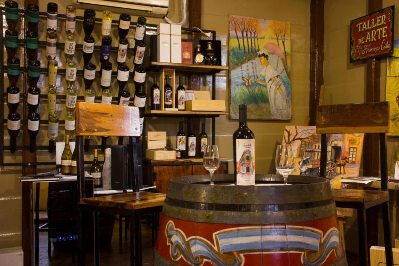 Wine Tasting with Tapas at Encuentro Nativo, a Historic Tenement in Caminito