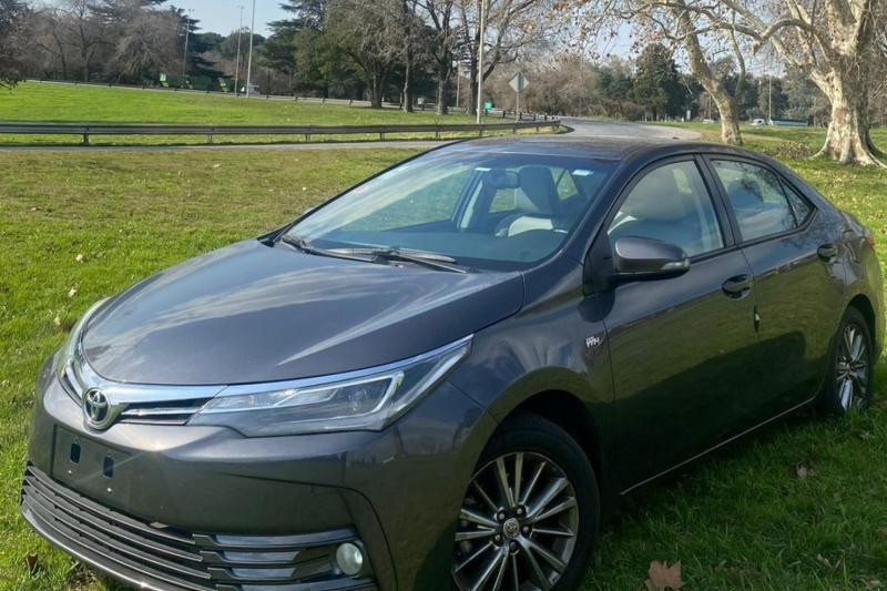 Private Transfer from Ezeiza Airport to J. Newbery Airport or Vice Versa - Executive