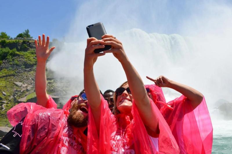 Niagara Falls, Canada: Walking Tour with Ticket Line-Bypass