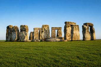 From London: Buckingham Palace and Stonehenge Full Day Tour