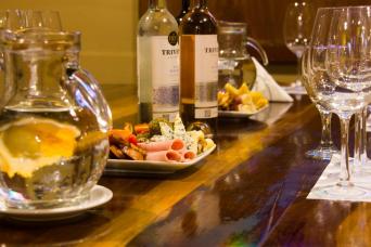 Combo: Wine Tasting with Tapas & 48-hour Bus Ticke