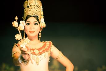 Buffet Dining & Apsara Dance Performance