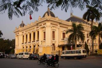 Hanoi evening cyclo tour with water puppet show