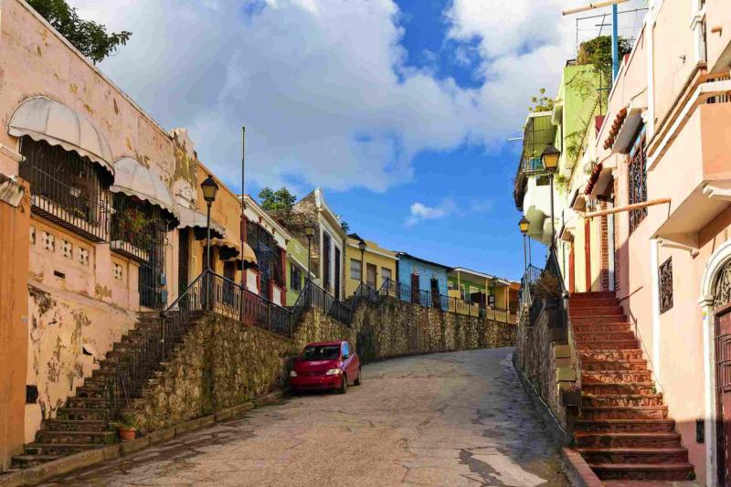 Paseo de Las Damas Street