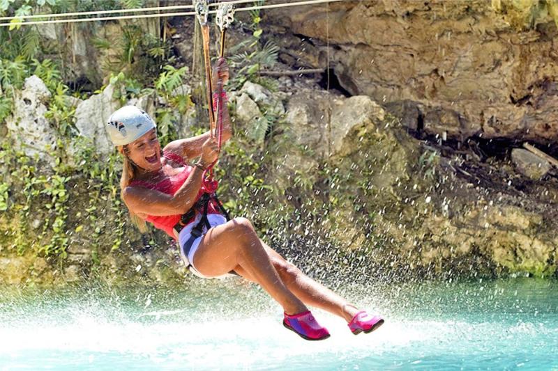 ZIP LINE MEGA SPLASH