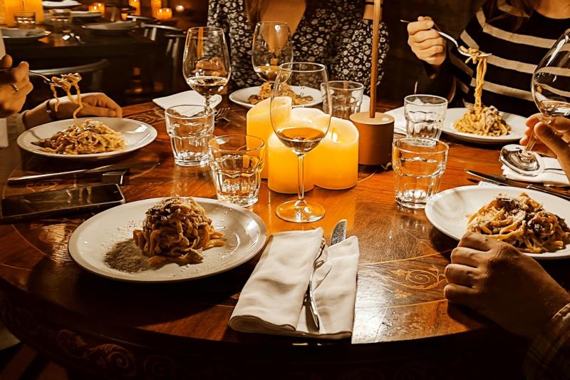 Rome: Agrippa Baths Candlelight Dinner Experience