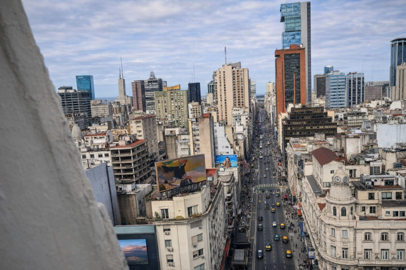 Obelisco's Top: Climb to the Most Emblematic Monument at Dusk