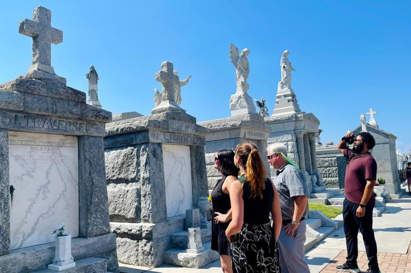 New Orleans: City & Cemetery Tour with Garden District Stroll