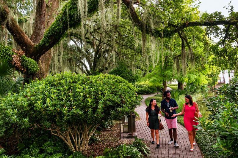 New Orleans: City & Cemetery Tour with Garden District Stroll