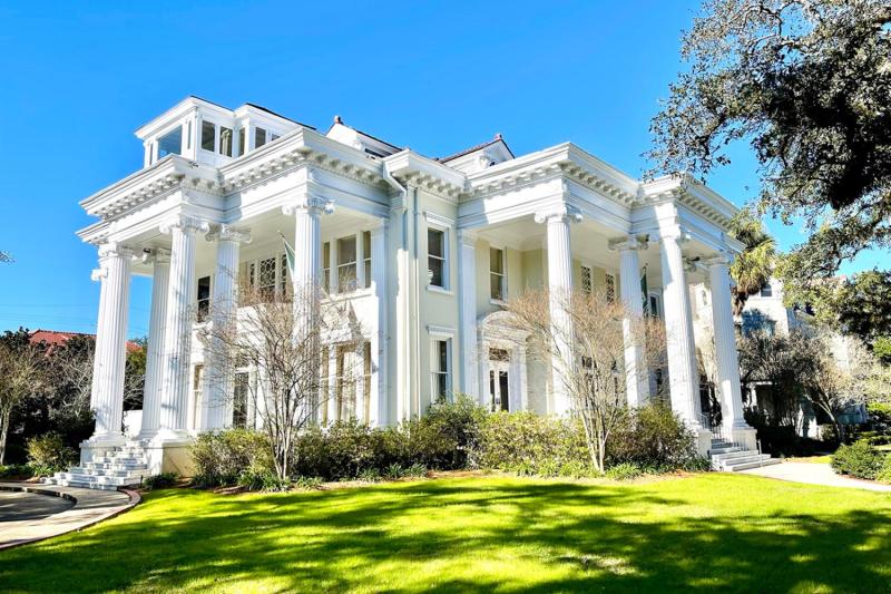 New Orleans: City & Cemetery Tour with Garden District Stroll