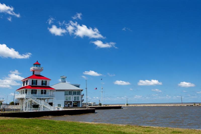 New Orleans: City & Cemetery Tour with Garden District Stroll