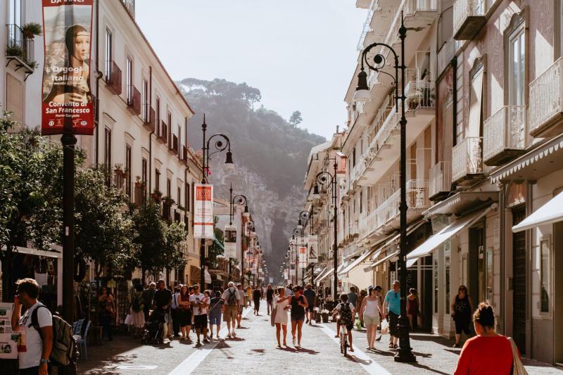 Skip the stress: comfortable transfer from Rome to Sorrento with live onboard storytelling