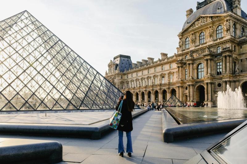 Small Group Guided Visit of the Louvre Museum