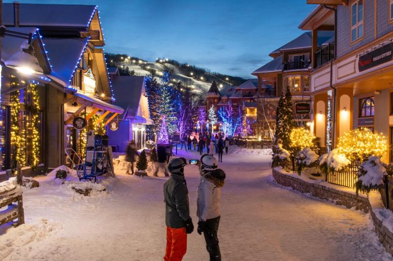 From Toronto: Blue Mountain Village Transport with Ski and Snowboard Full-Day Trip
