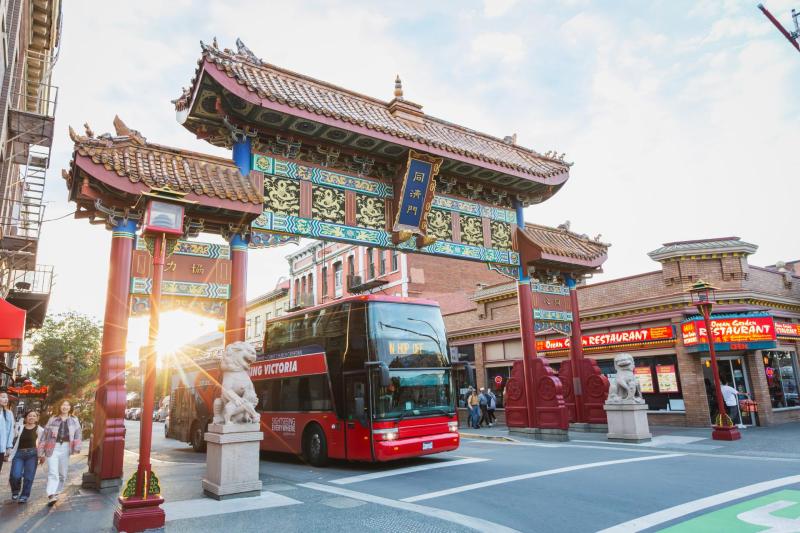Victoria: Evening CitySights Hop-On Hop-Off Bus Tour