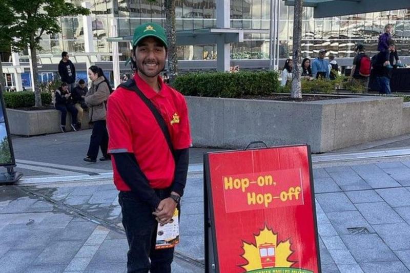 Vancouver: Hop-On Hop-Off Trolley Day Pass & 2-Bag Storage