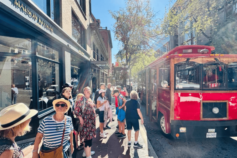 Vancouver: Hop-On Hop-Off Trolley Day Pass & 2-Bag Storage