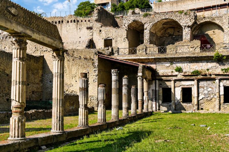 Private Tour of Herculaneum: Guided Walk with Priority Access