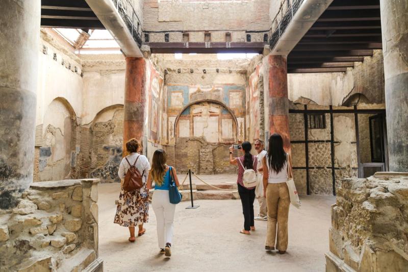 Private Tour of Herculaneum with Priority Access from Naples
