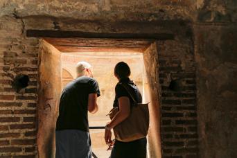 Private Tour of Pompeii with Wine Tasting & Lunch from Naples