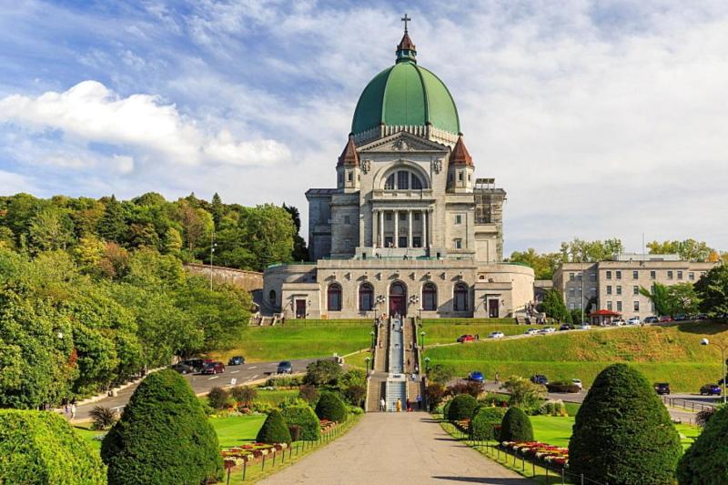Montreal: Hop-On Hop-Off Double-Decker 1 Day (2-Hour Duration) Tour with Live Guide