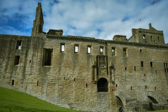 From Edinburgh: Outlander Experience from Edinburgh – Midhope Castle Tickets Included