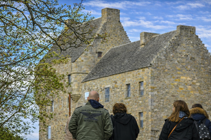 From Edinburgh: Outlander Experience from Edinburgh – Midhope Castle Tickets Included