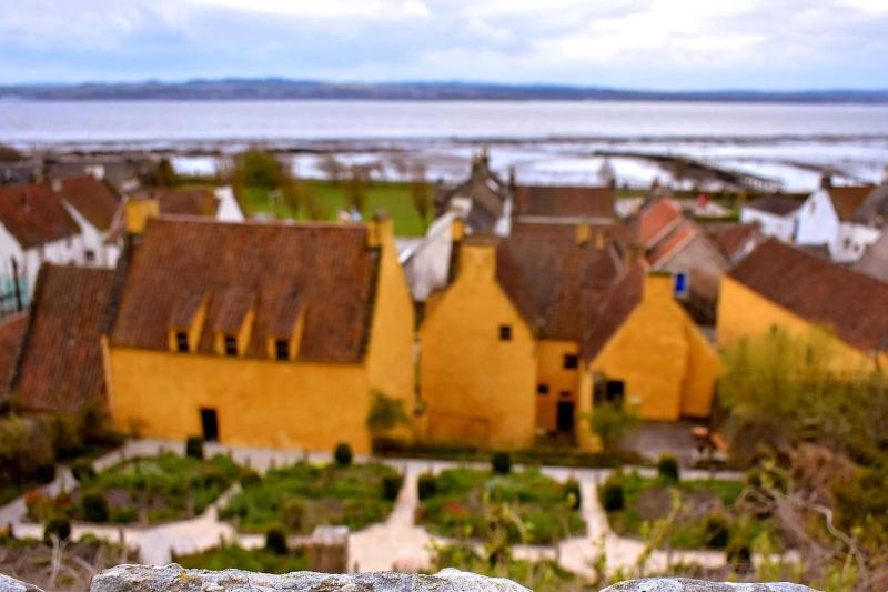 From Edinburgh: Outlander Experience from Edinburgh – Midhope Castle Tickets Included