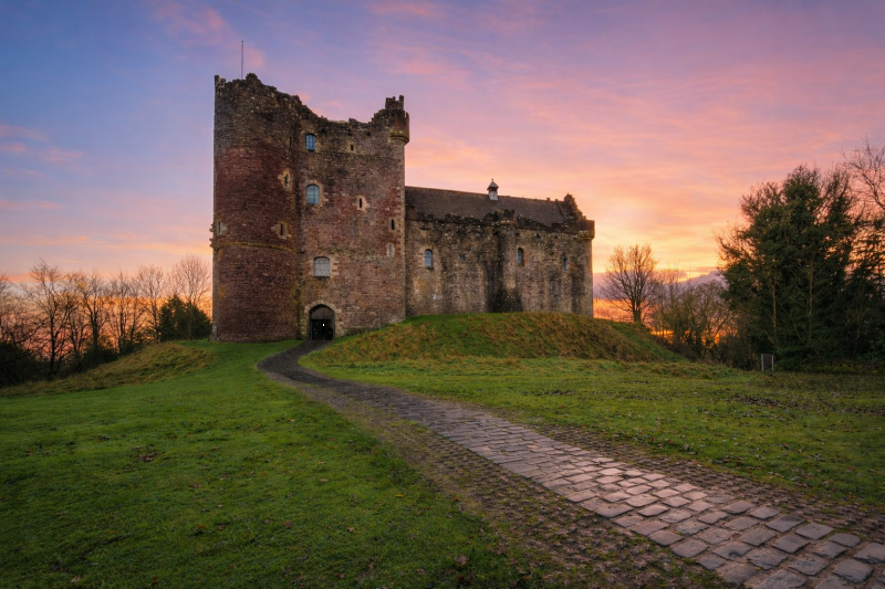 From Edinburgh: Outlander Experience from Edinburgh – Midhope Castle Tickets Included