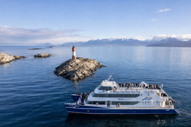 Navigation through the Beagle Channel, Los Lobos Island and the Bridges Islands