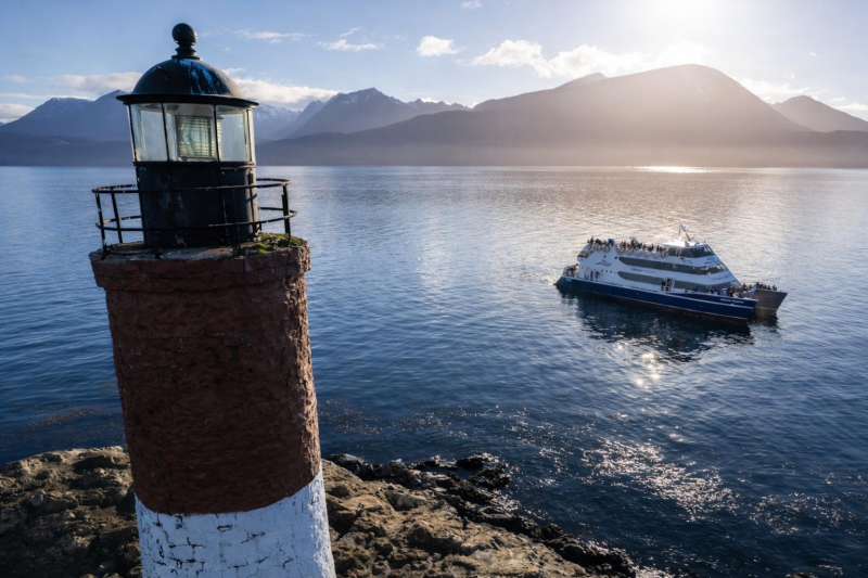 Navigation through the Beagle Channel, Los Lobos Island and the Bridges Islands