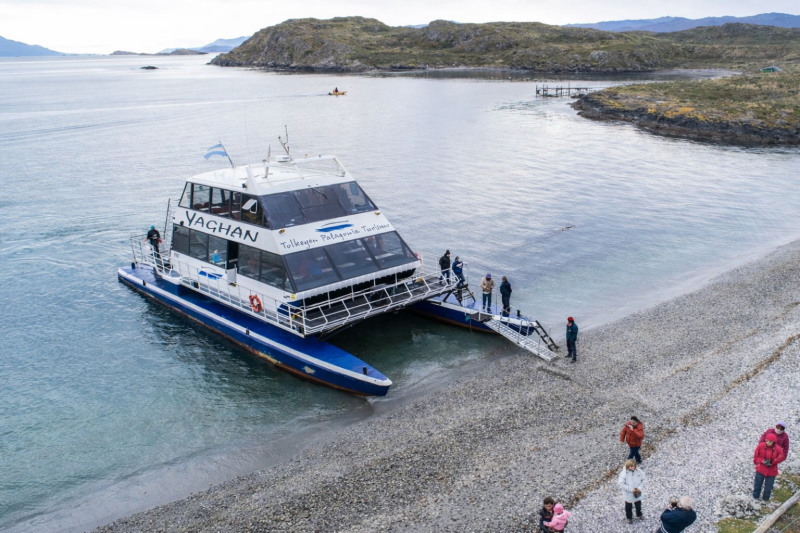 Navigation through the Beagle Channel, Los Lobos Island and the Bridges Islands