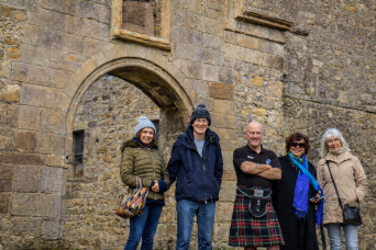 From Edinburgh: Outlander Experience with entrance to Midhope & Doune Castle