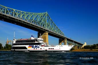 Montreal: Hop-On Hop-Off  2 Days with 1.5 Hours AML Cruise