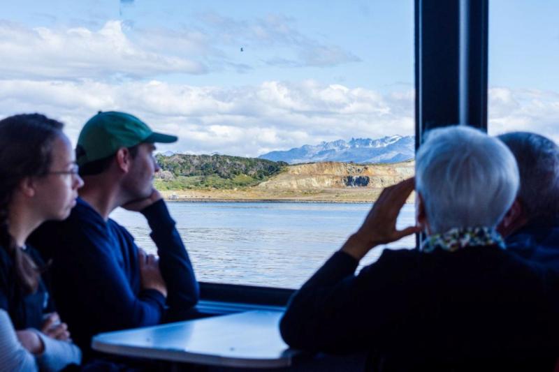 Navigation through the Beagle Channel, Seal Island, Bird Island and Penguin Island