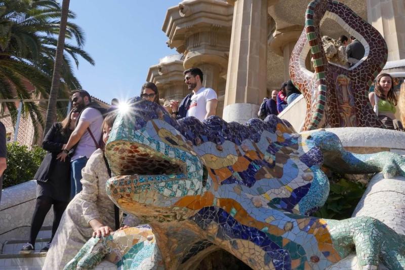Skip the Line - Park Güell Guided Walking Tour