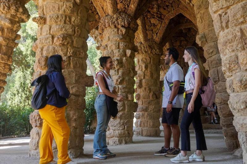 Skip the Line - Park Güell Guided Walking Tour