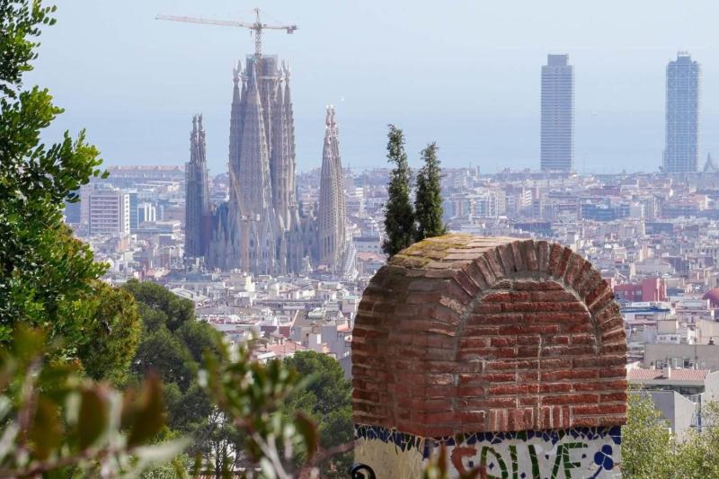 Skip the Line - Park Güell Guided Walking Tour