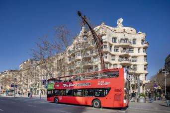 COMBO: Barcelona City Tour Hop On – Hop Off and Eco Catamaran Cruise