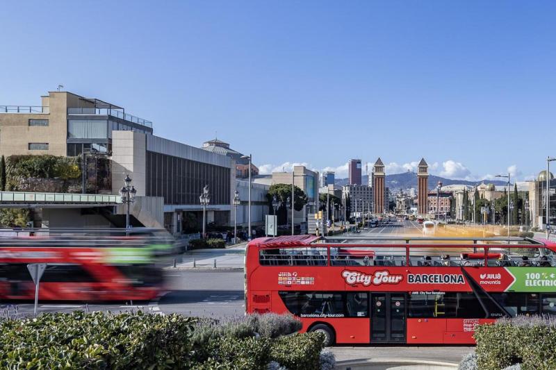 COMBO: Barcelona City Tour Hop On – Hop Off and Eco Catamaran Cruise