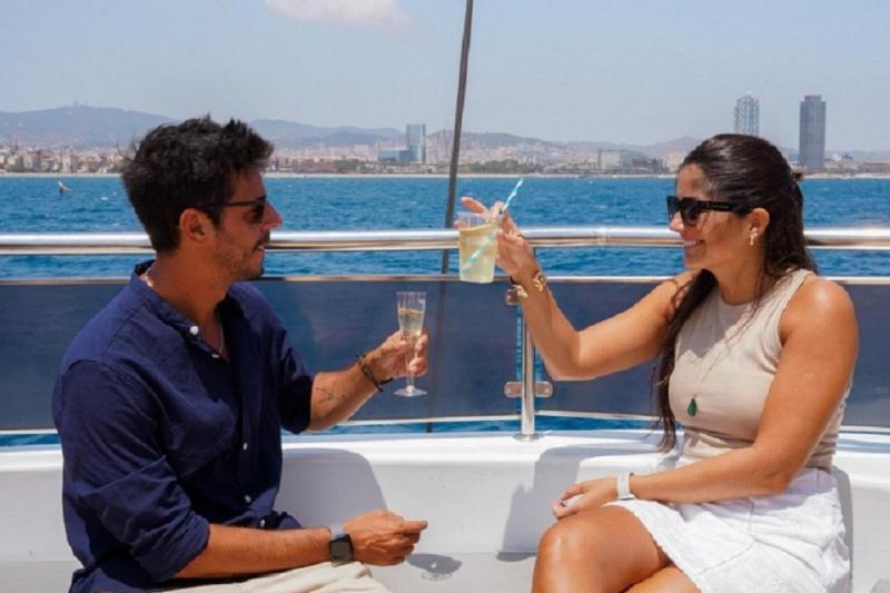 COMBO: Barcelona City Tour Hop On – Hop Off and Eco Catamaran Cruise
